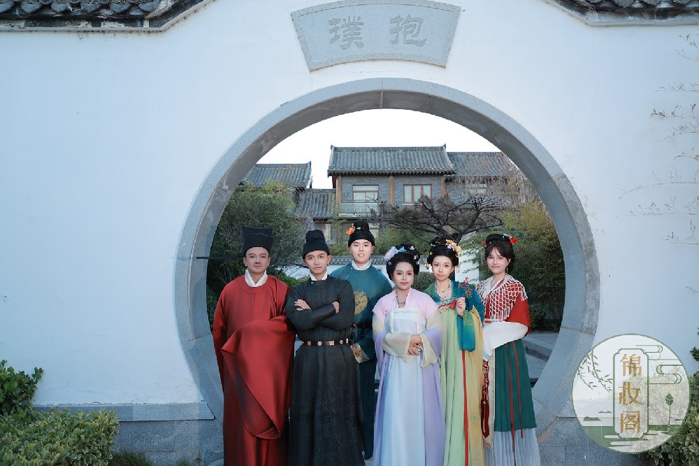 开封半亩园马来西亚华裔唐制宋制汉服拍摄